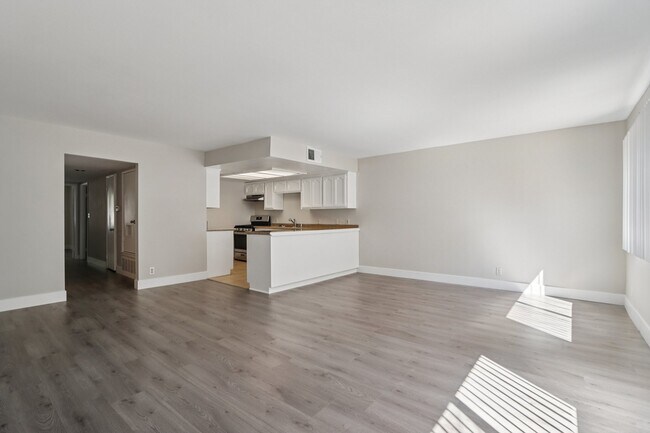 Foto del edificio - 421 N Kenneth Rd