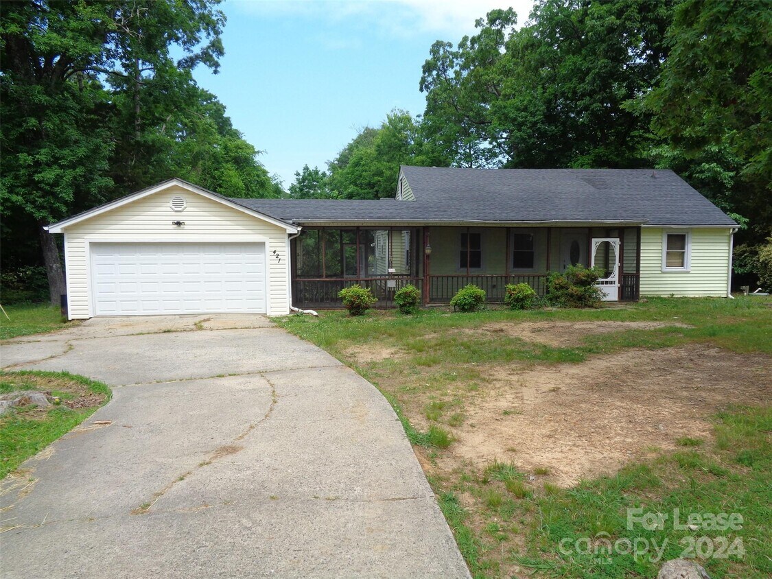 Primary Photo - 421 Radio Rd