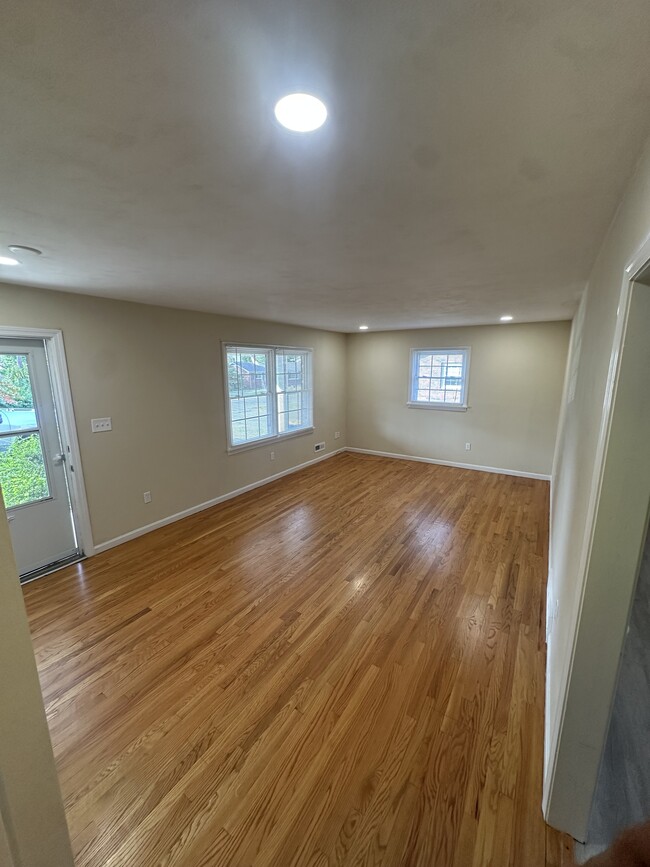 Building Photo - 2108 Southland Dr