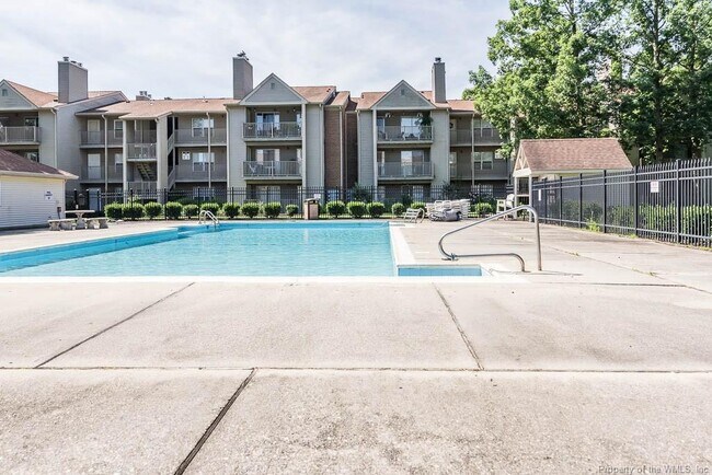 Foto del edificio - 539 Pineland Cir
