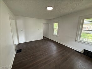 Building Photo - 778 Ravenswood St