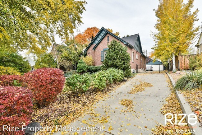 Building Photo - 5 br, 2 bath House - 1561 Michigan Avenue