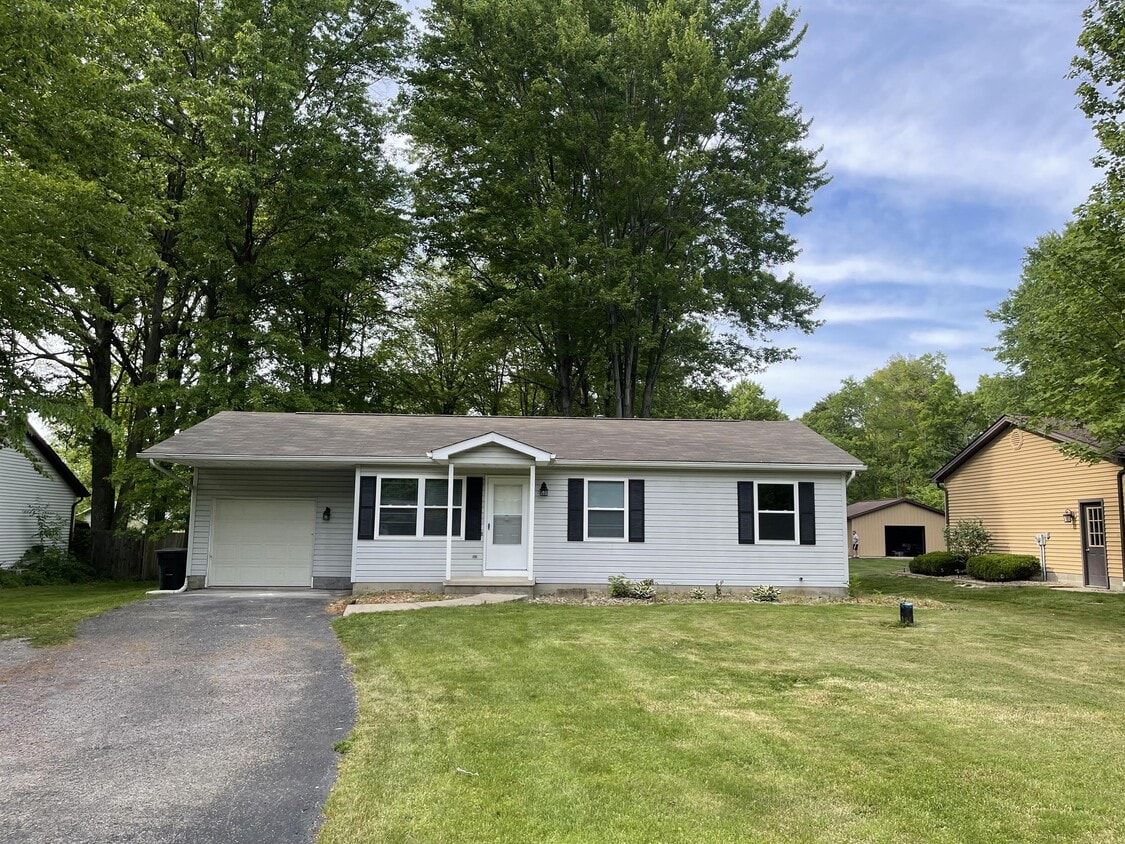 Primary Photo - 2540 Edgewater Dr