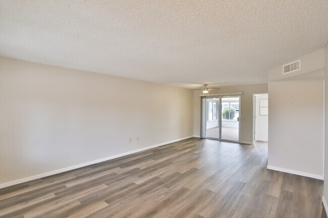 Building Photo - 12518 W Skyview Dr