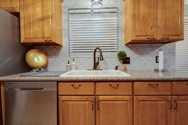Building Photo - 505 Glenwild Dr