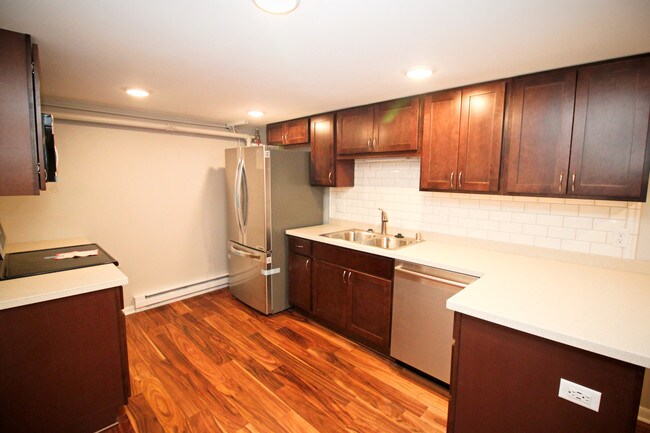 Fully renovated kitchen - 4310 Mohawk Dr
