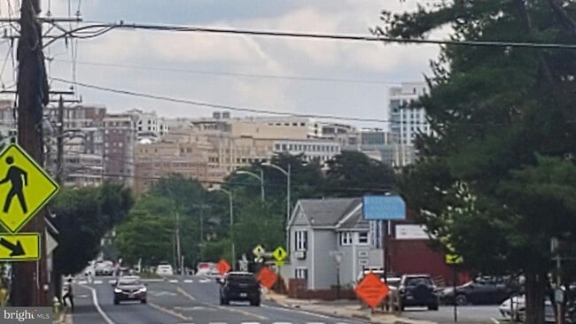 Building Photo - 1018 N Harrison St