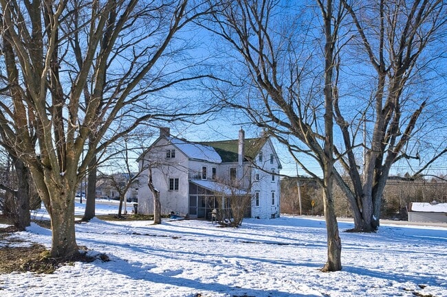 Foto del edificio - Beautiful 4 Bedroom Farm House