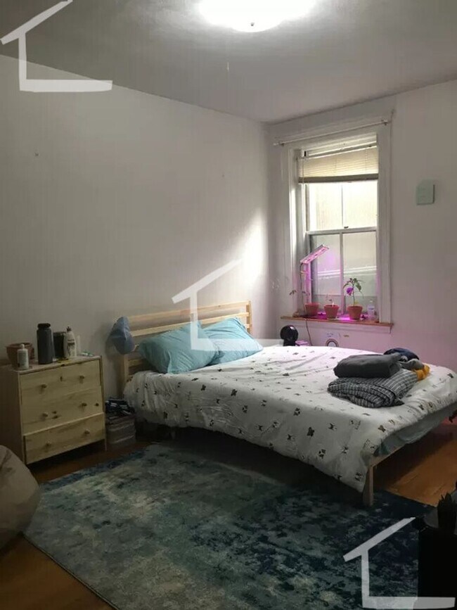 Foto del edificio - 1677 Beacon St