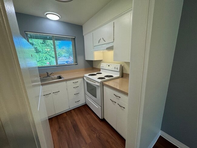 Interior Photo - Lake Village