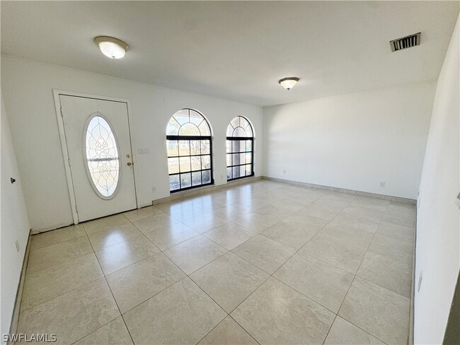 Foto del edificio - 630 105th Ave N