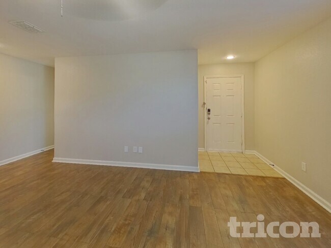 Foto del edificio - 12501 Shine Ave