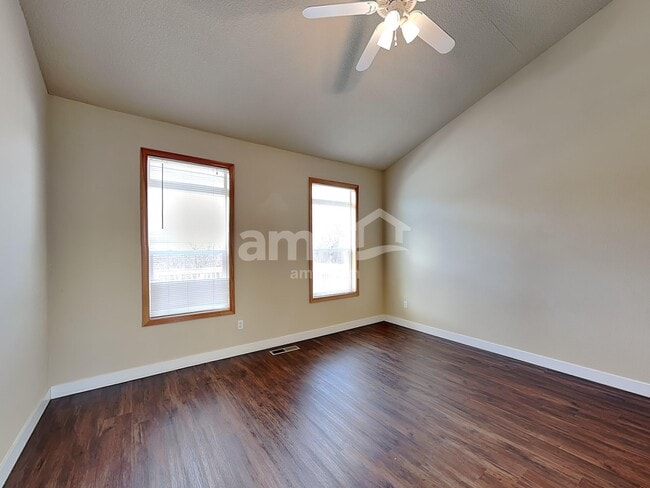 Building Photo - 9402 NE 87th Ct