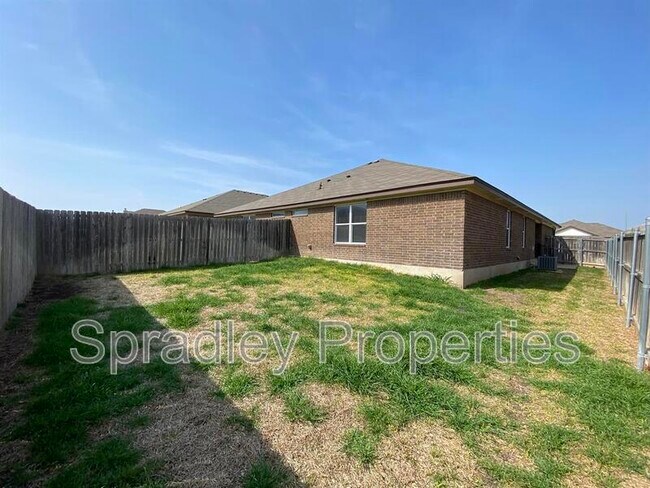 Building Photo - 619A Karey Dr