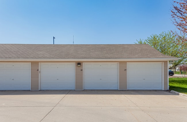 Building Photo - 1340 SE Florence Dr