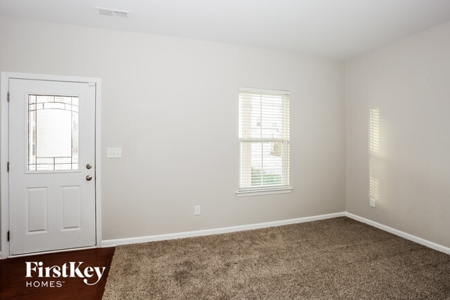 Building Photo - 2030 Hamil Ridge Dr