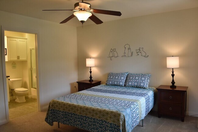Foto del edificio - Unfurnished - Upgraded Condo -The Bluffs a...