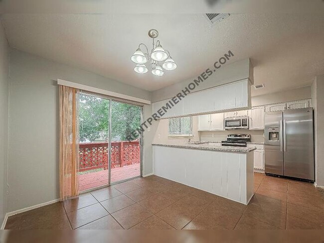 Foto del edificio - 2327 Trailing Vine Rd