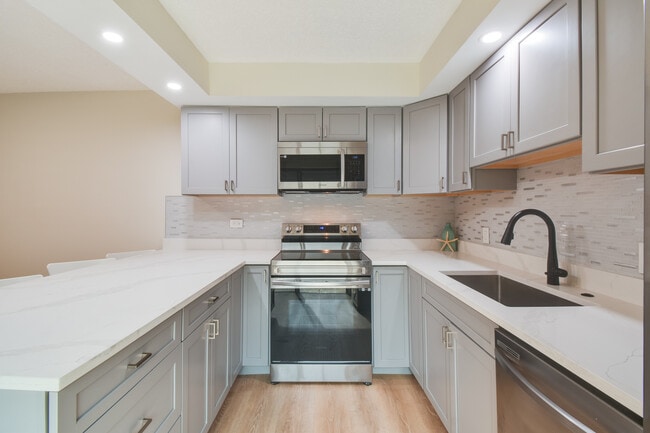 Building Photo - 2309 23rd Ln