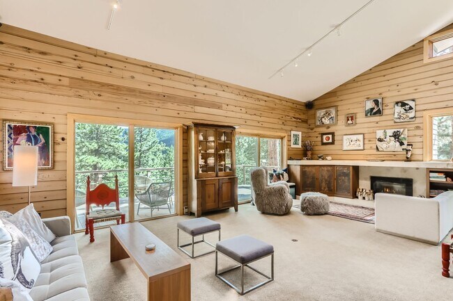 Foto del edificio - Private 4 BDR Boulder Canyon Home