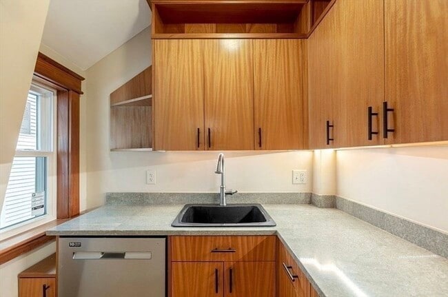 Building Photo - 12 Hampden St