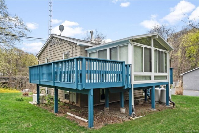 Foto del edificio - 155 Stoneleigh Ave