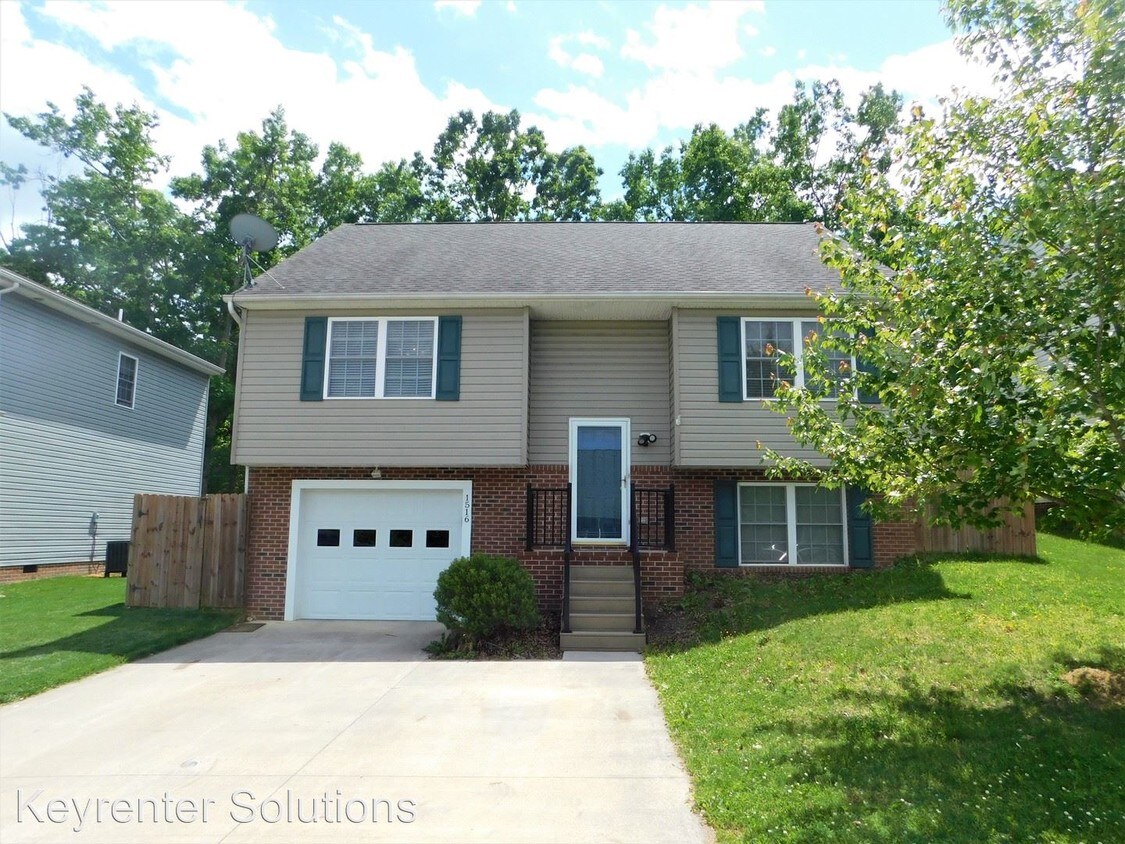 Primary Photo - 3 br, 2.5 bath House - 1516 C Street