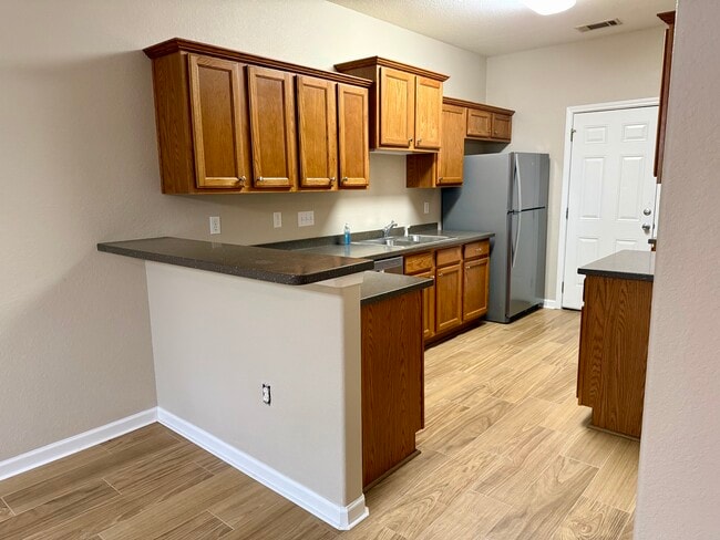 Building Photo - 121 Farrah Ave