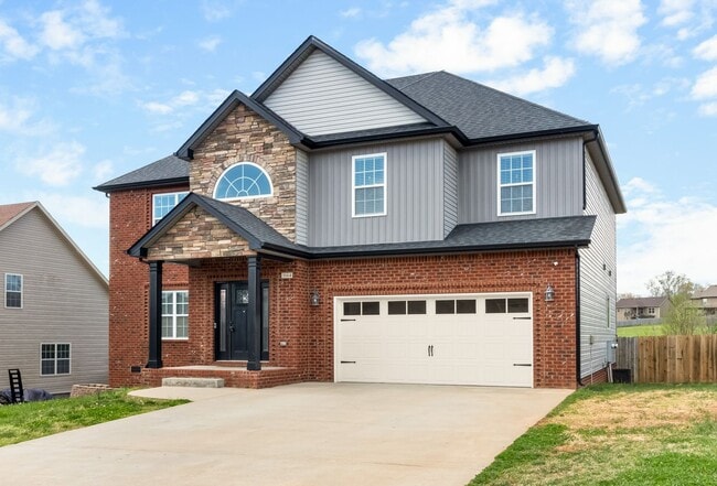 Building Photo - 4 Bedroom Home For Rent Near Post!