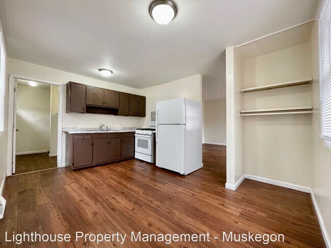 Building Photo - 3 br, 1 bath House - 1765 Huizenga St