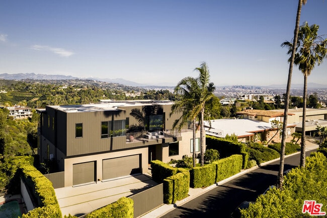 Building Photo - 1030 Somera Rd