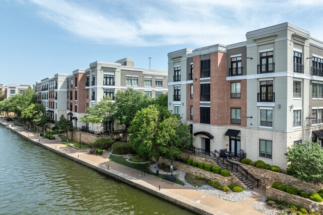 Exterior of Shoreline on Lake Carolyn - Shoreline on Lake Carolyn