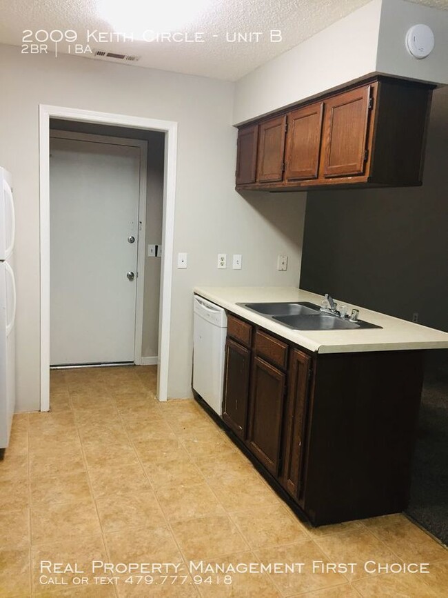 Building Photo - 2 Bedroom 1 Bath Duplex For Rent Springdale