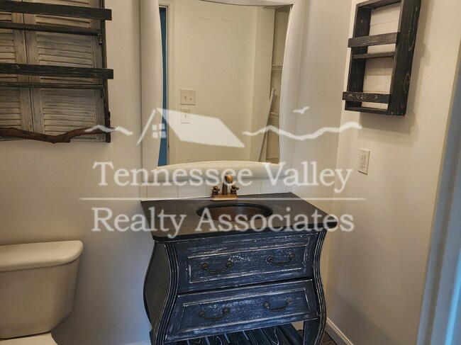 Foto del edificio - Charming 2-Bedroom, 2-Bath Home Just Minut...