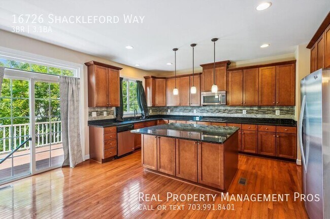 Foto del edificio - 16726 Shackleford Way