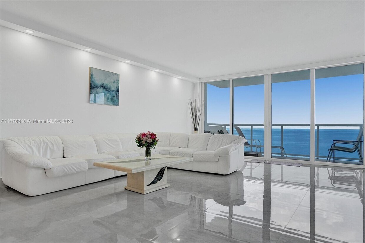 Primary Photo - 3140 S Ocean Dr