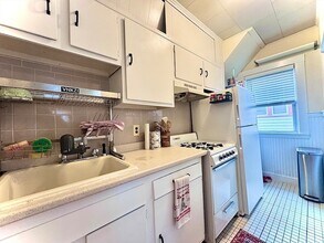 Building Photo - 2 Mapleton St