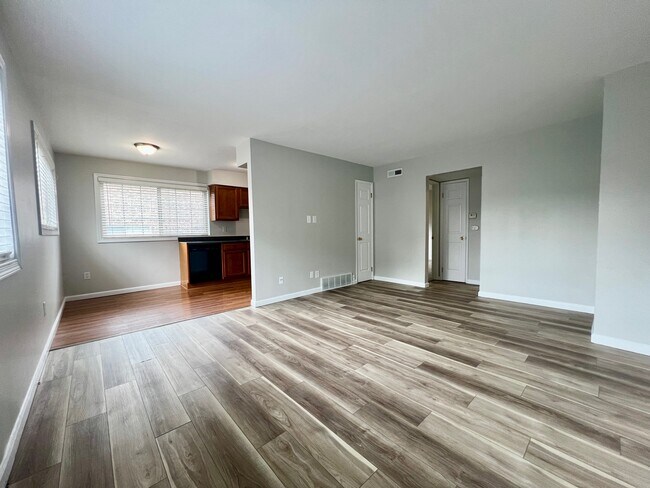 Foto del edificio - 1514 Leeshores Ln