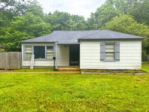 Building Photo - 1644 Russwood Rd