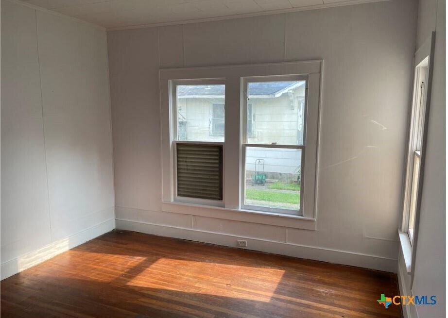 Foto del edificio - 815 S 33rd St