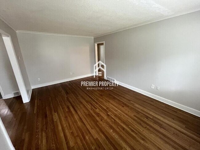Foto del edificio - 1367 Bonnie Dr