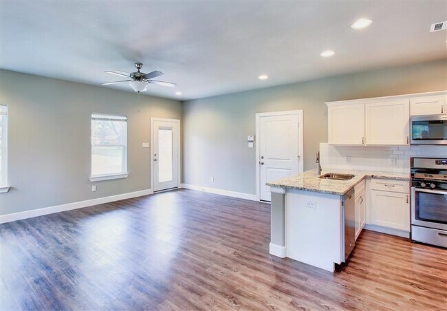 Foto del edificio - Lovely 2Bed 2Bath Single Family Home Avail...