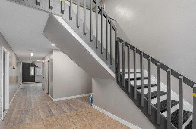 Building Photo - 1223 S Park Ave