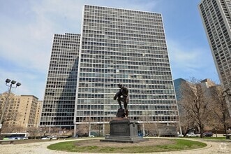 Building Photo - 330 W Diversey Pkwy