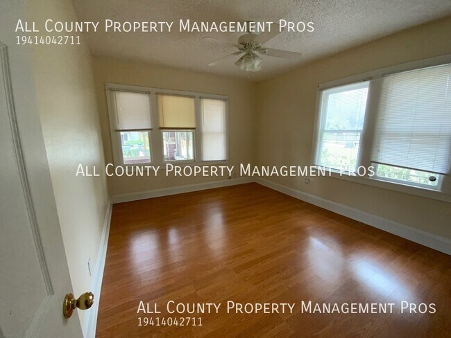 Building Photo - Gillespie Park/1920's Bungalow Home/GREAT ...