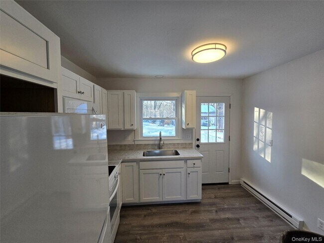 Foto del edificio - 182 Rock Hill Dr