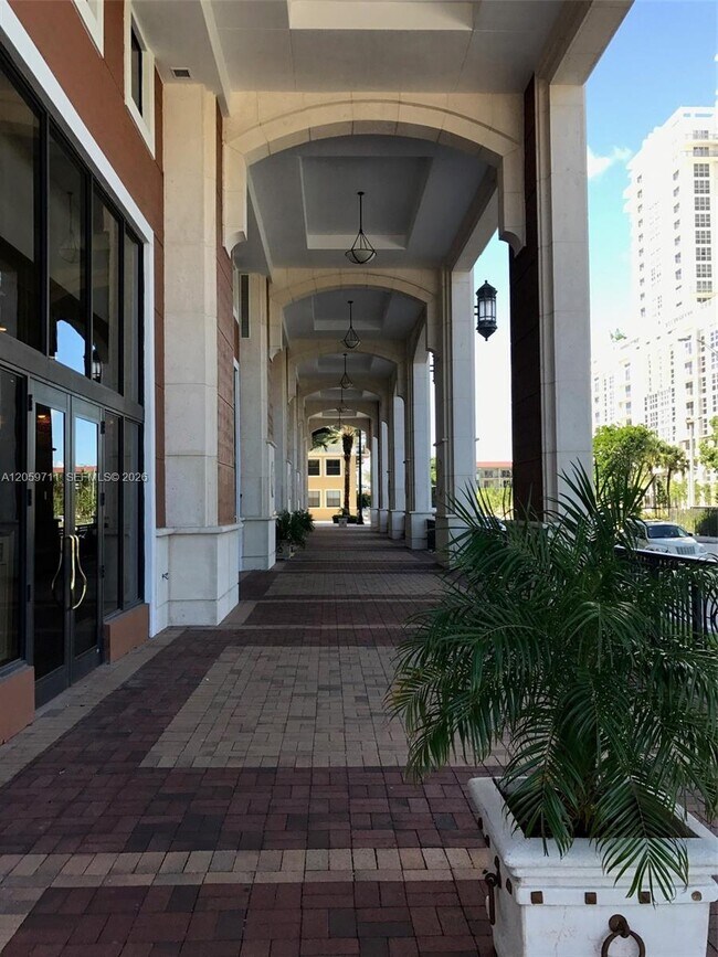 Foto del edificio - 8390 SW 72nd Ave