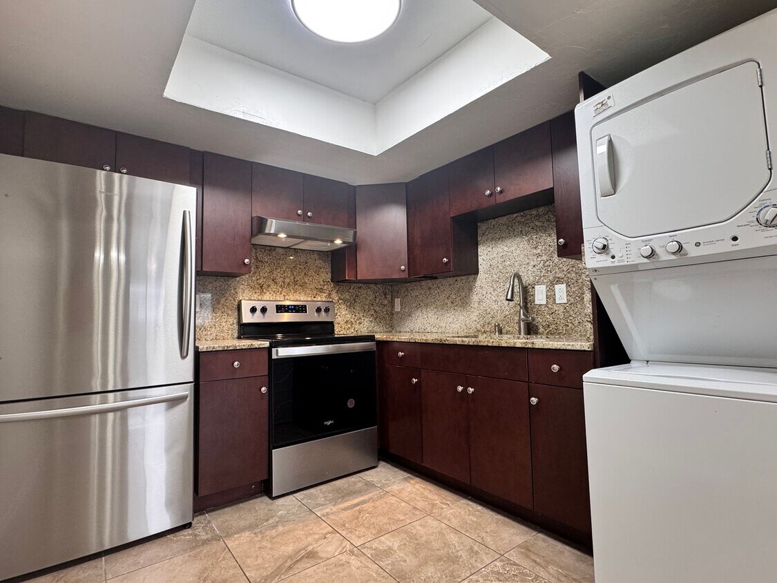 Primary Photo - ANNUAL RENTAL - ARLINGTON PARK 2 BED/2 BATH