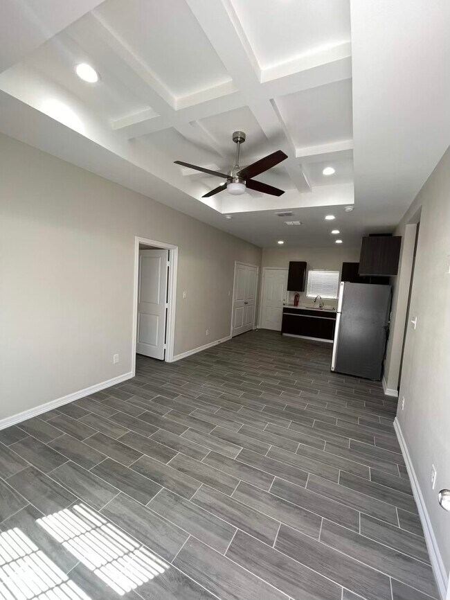 Foto del edificio - 912 W La Pointe Ave