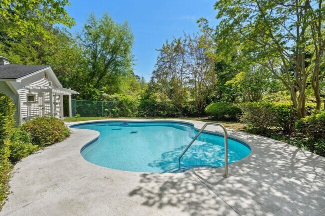 Foto del edificio - 5704 Woodside Ave